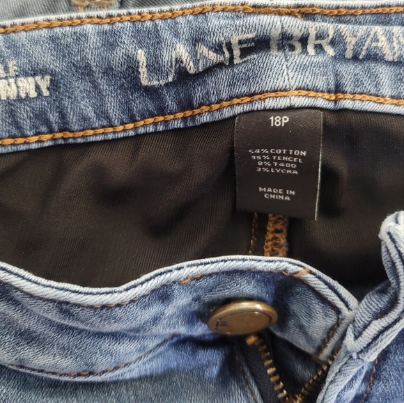 Lane Bryant Blue Ankle & Cropped Jeans. Size 18P - Picture 3 of 3